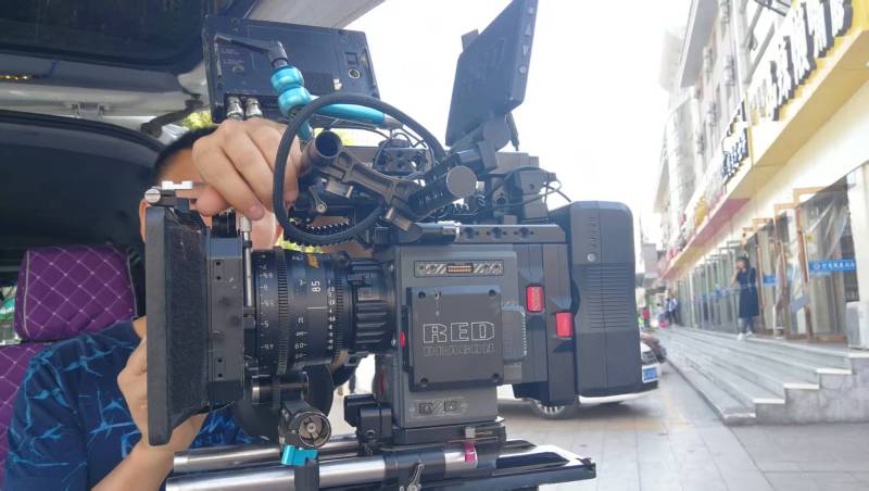 大英县TVC拍摄公司：汽车广告领航员，驾驭速度与激情的镜头语言